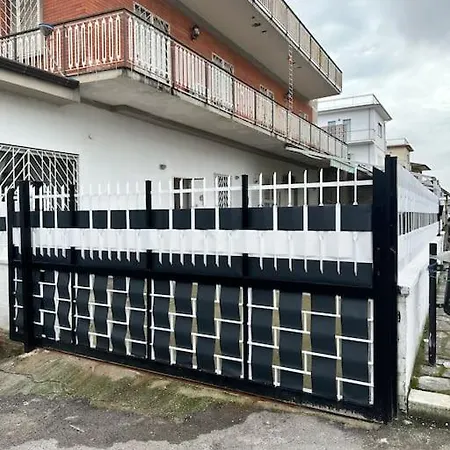 Casa Via Appia Scauri - Luminosa, Grande A 250 M Dal Mare E Dalla Stazione Ferroviaria Exterior photo