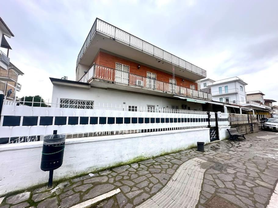 Casa Via Appia Scauri - Luminosa, Grande A 250 M Dal Mare E Dalla Stazione Ferroviaria