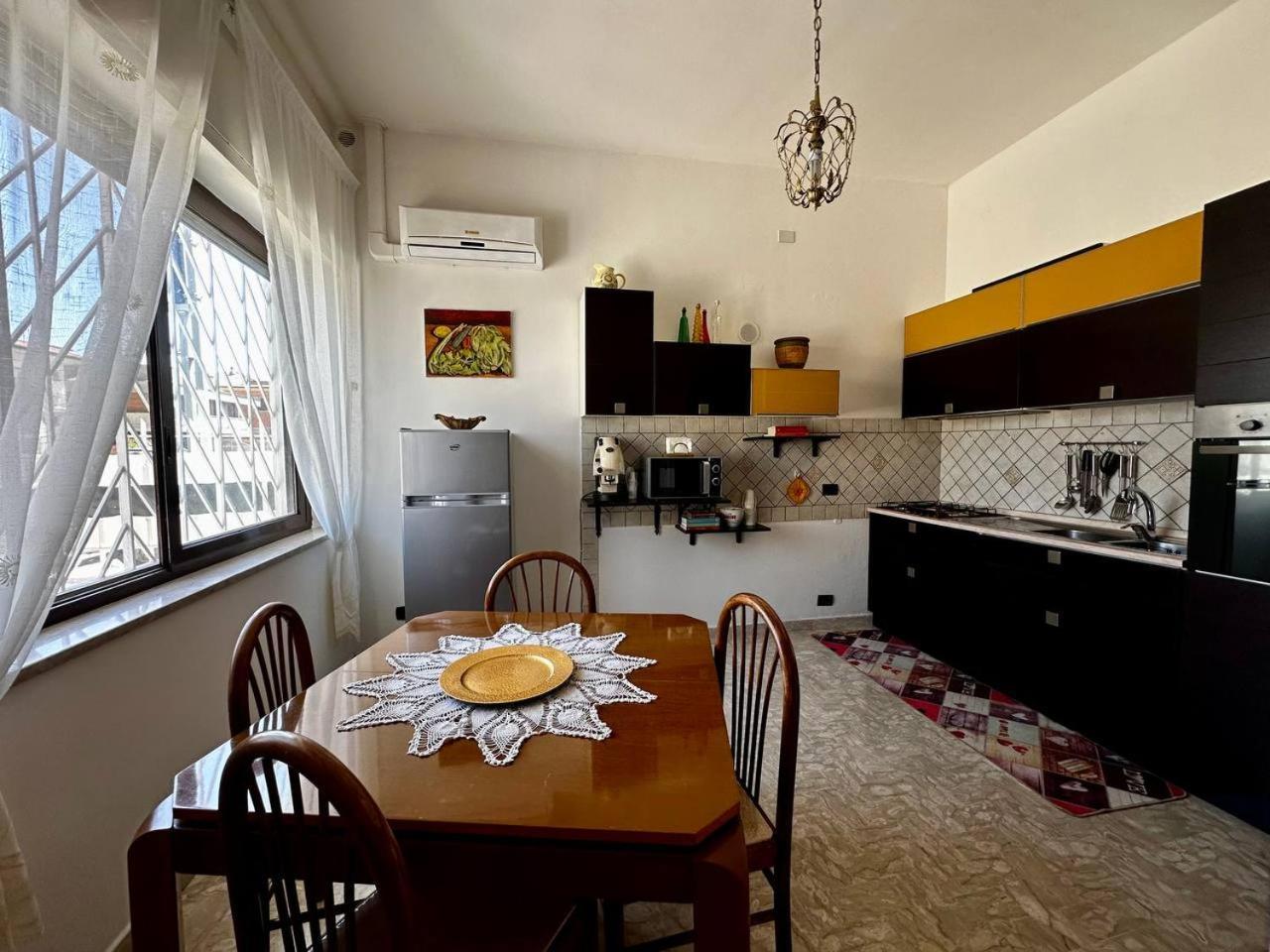 Casa Via Appia Scauri - Luminosa, Grande A 250 M Dal Mare E Dalla Stazione Ferroviaria Scauri (Lazio)