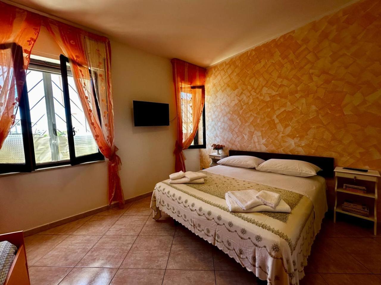 Casa Via Appia Scauri - Luminosa, Grande A 250 M Dal Mare E Dalla Stazione Ferroviaria Holiday home