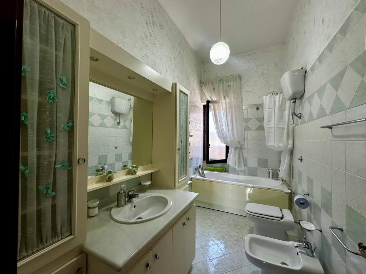 Holiday home Casa Via Appia Scauri - Luminosa, Grande A 250 M Dal Mare E Dalla Stazione Ferroviaria *